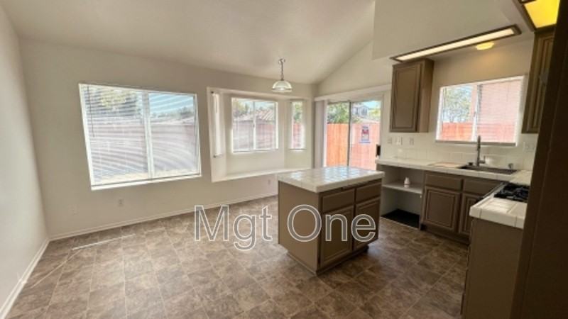 12780 Pan Am Blvd - Photo 4 of 21