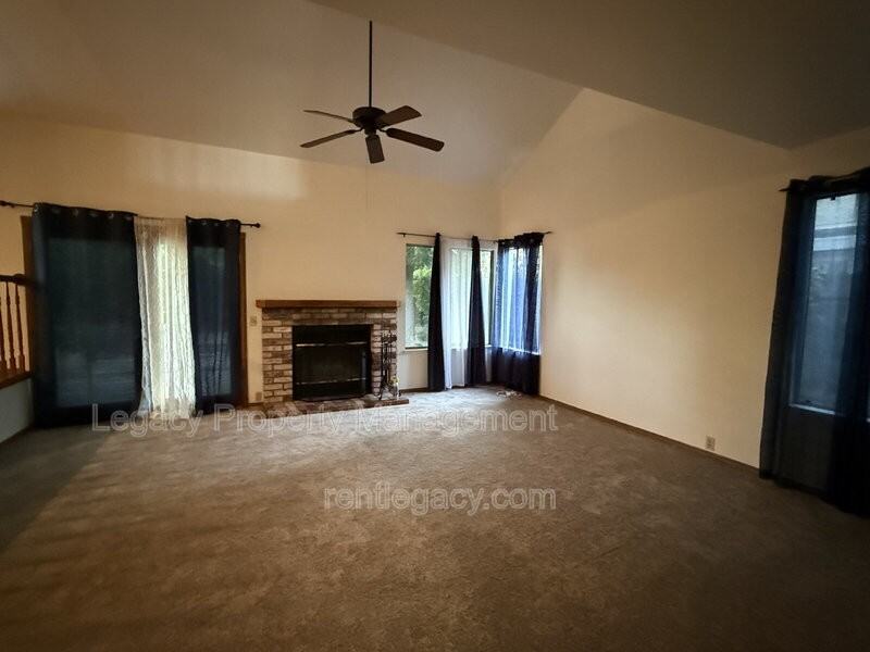 5350 Laguna Park Dr - Photo 4 of 21