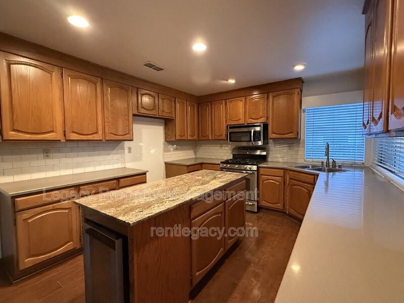 5350 Laguna Park Dr - Photo 5 of 21