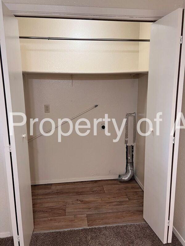 10490 W Seneca Dr - Photo 5 of 13