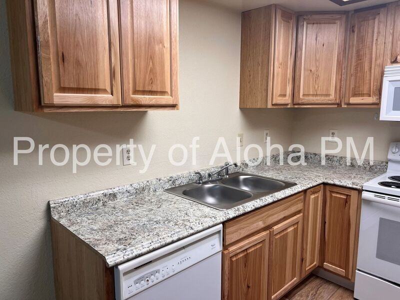 10490 W Seneca Dr - Photo 7 of 13