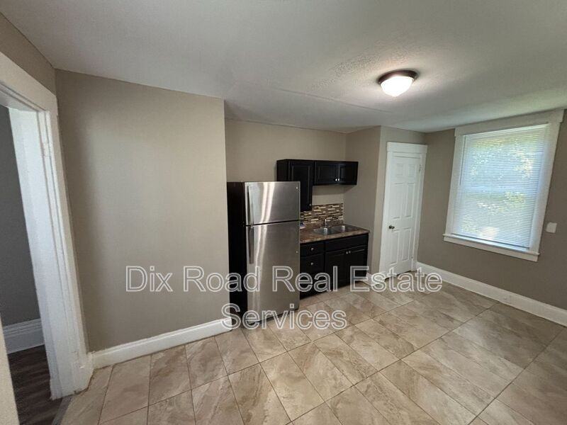 545 Rockdale Ave #2ndFL - Photo 7 of 28