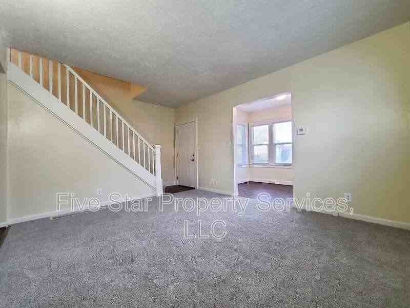 514 E Oak St #514 - Photo 3 of 12