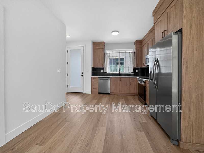 5032 Ne 14th Ave - Photo 5 of 16