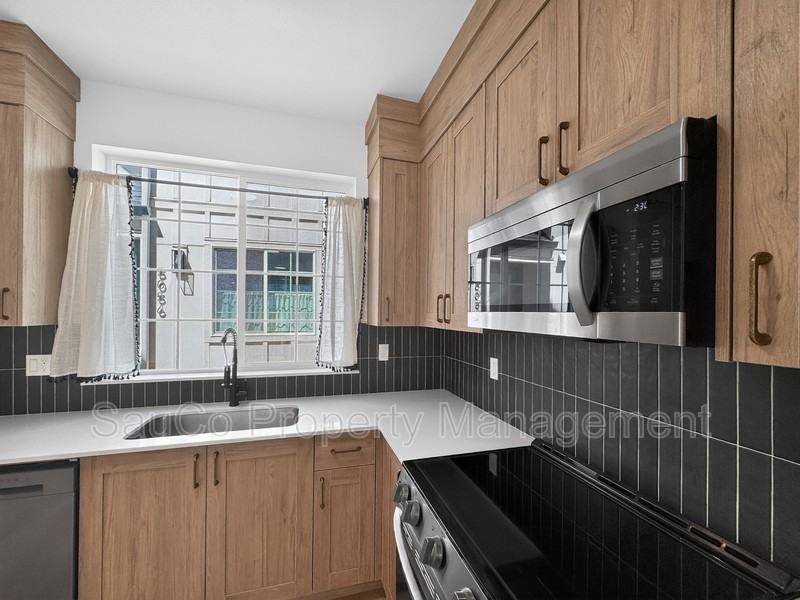 5032 Ne 14th Ave - Photo 6 of 16