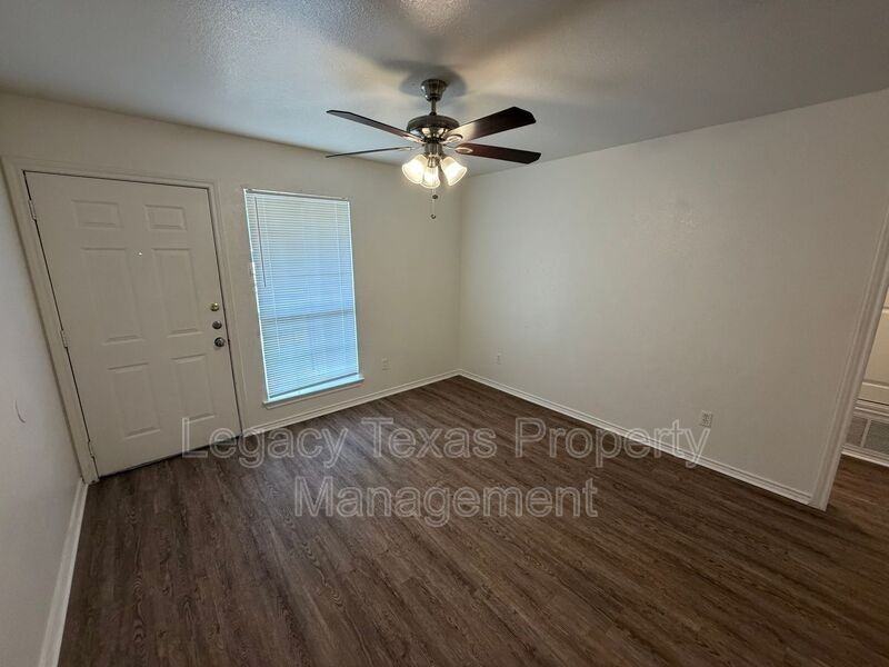 1718 Short St #D - Photo 2 of 16