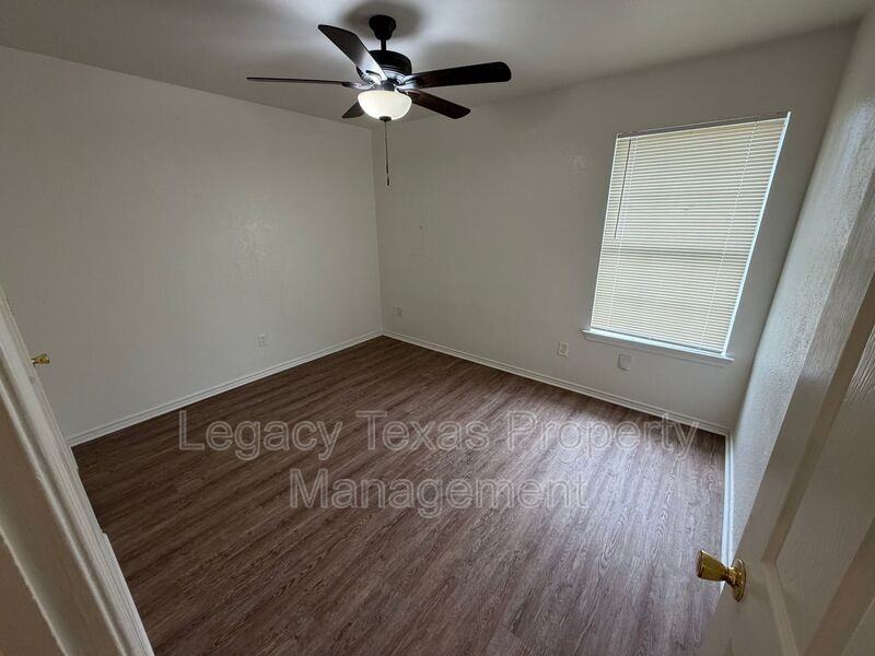1718 Short St #D - Photo 5 of 16