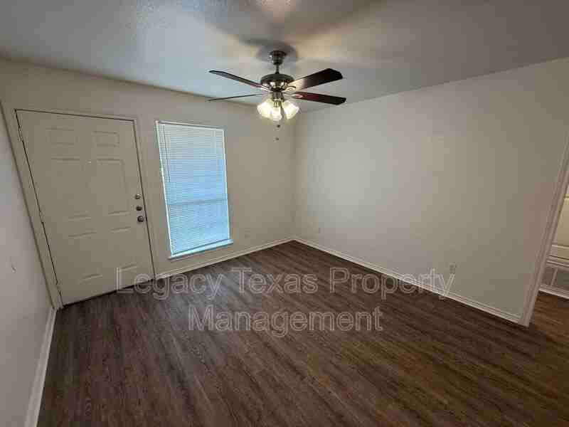 1718 Short St #D - Photo 6 of 16