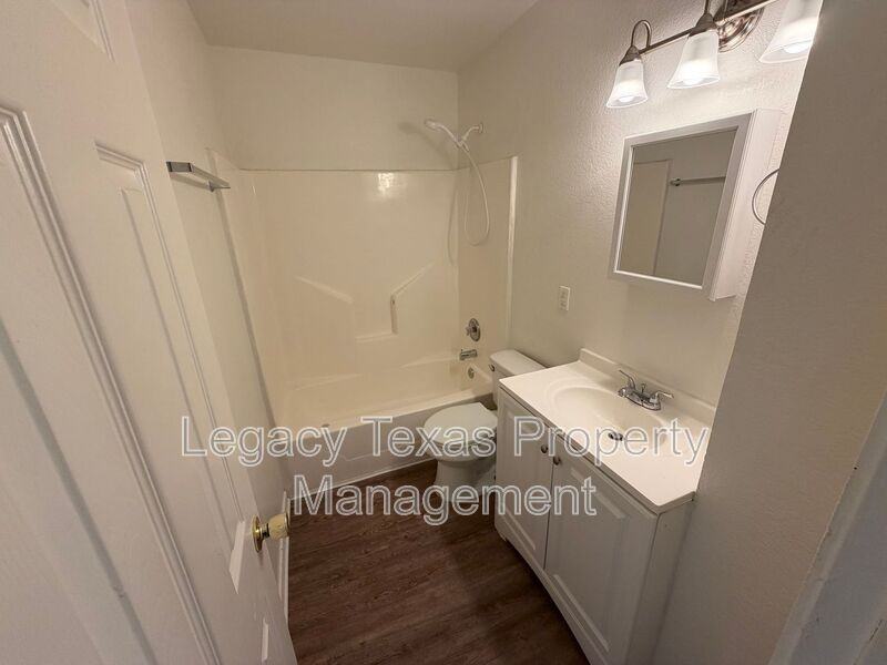 1718 Short St #D - Photo 7 of 16