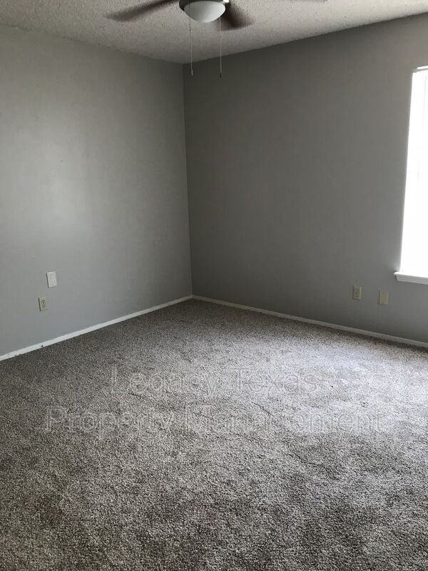 1401 Courtney Pl #C - Photo 2 of 28