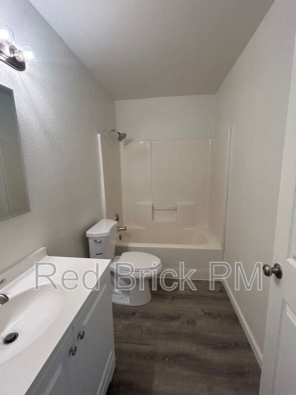 101 Kings Ave - Photo 4 of 6