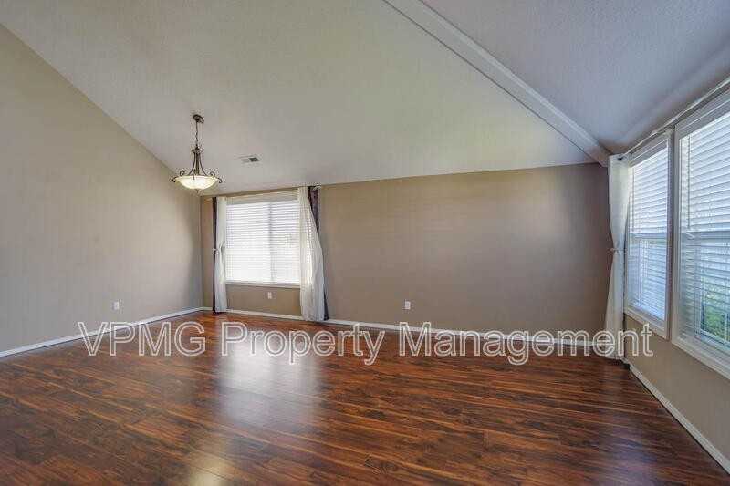 7205 Ne 159th Ave - Photo 5 of 47