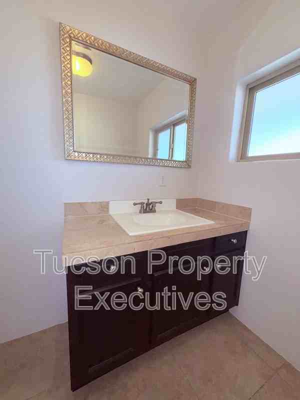2925 N Estrella Ave - Photo 4 of 23