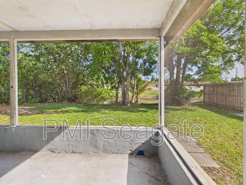 7620 Nw 21st St - Photo 3 of 15