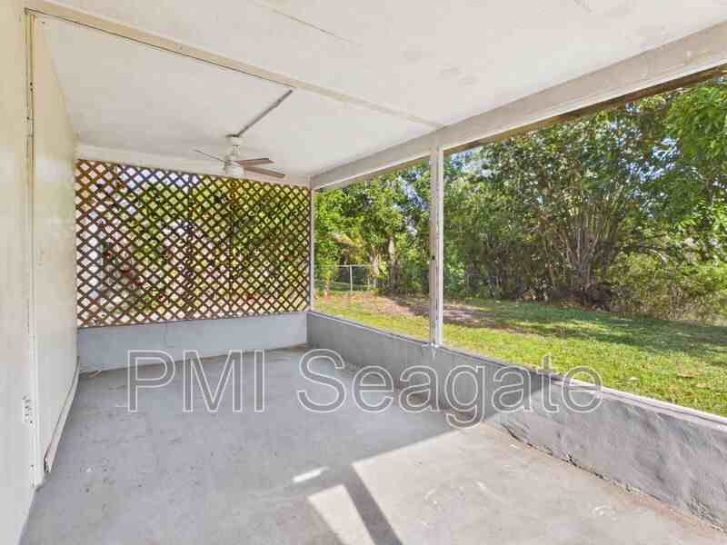 7620 Nw 21st St - Photo 4 of 15