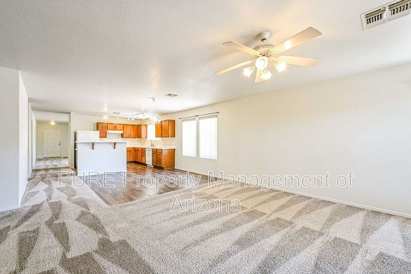 673 S Porter St - Photo 5 of 33