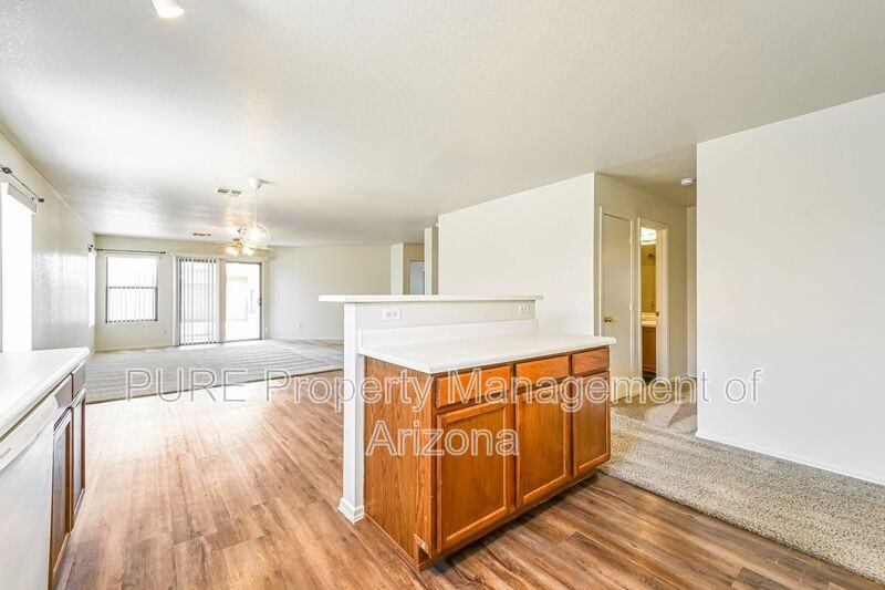 673 S Porter St - Photo 3 of 33