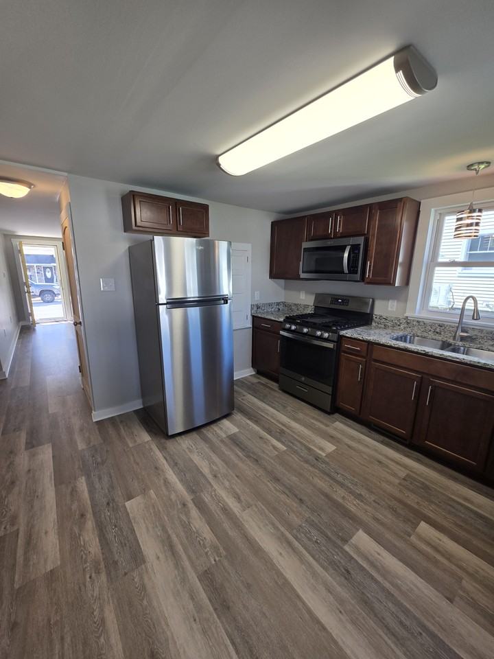 416 Pleasant Street - Photo 7 of 12