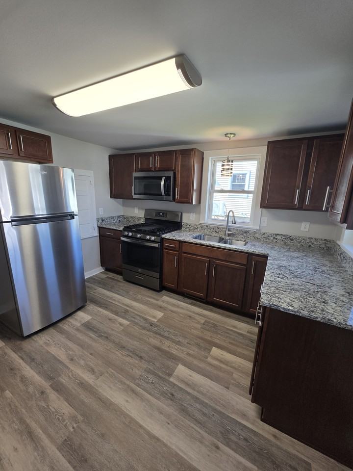 416 Pleasant Street - Photo 6 of 12