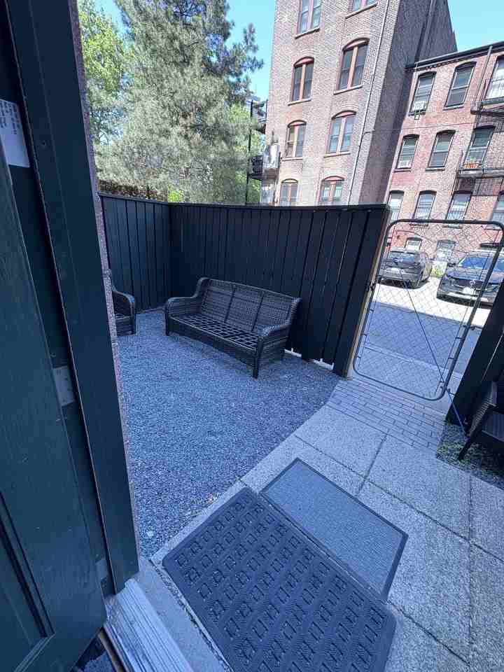 403 Massachusetts Ave #4