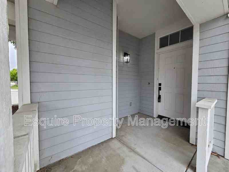 4888 Ellington St - Photo 3 of 27