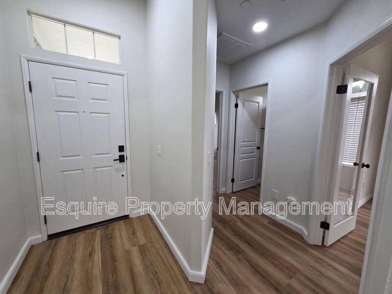 4888 Ellington St - Photo 5 of 27
