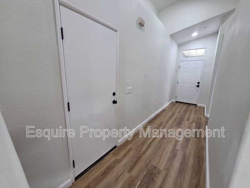 4888 Ellington St - Photo 6 of 27