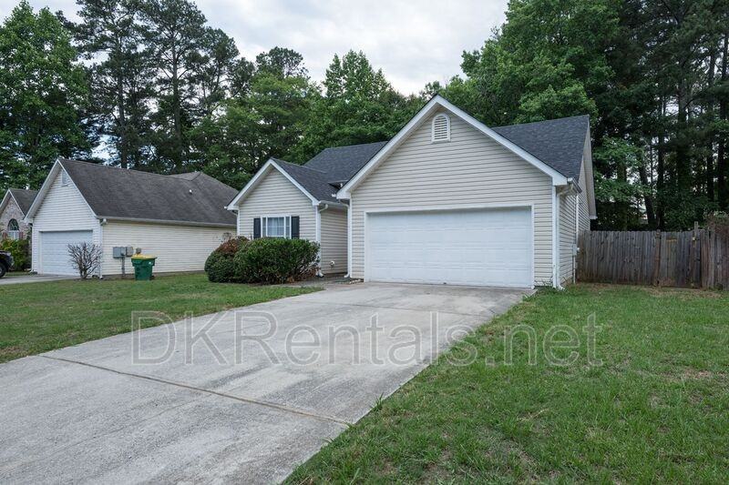 5689 Isleworth Way - Photo 3 of 23