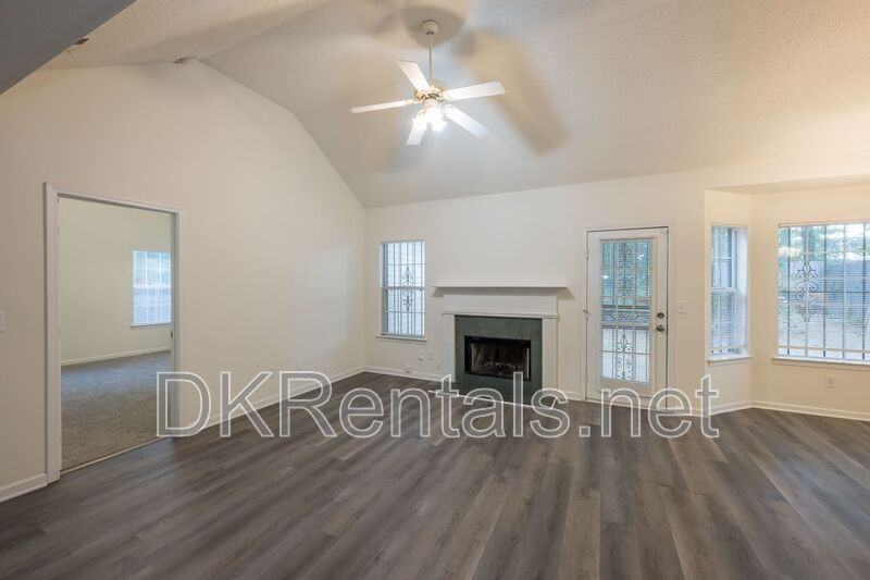5689 Isleworth Way - Photo 7 of 23
