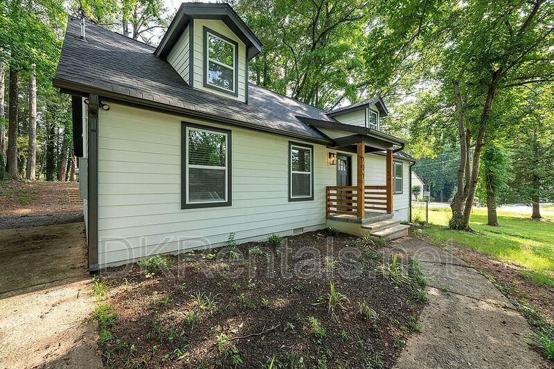 737 Helen St Nw - Photo 4 of 33