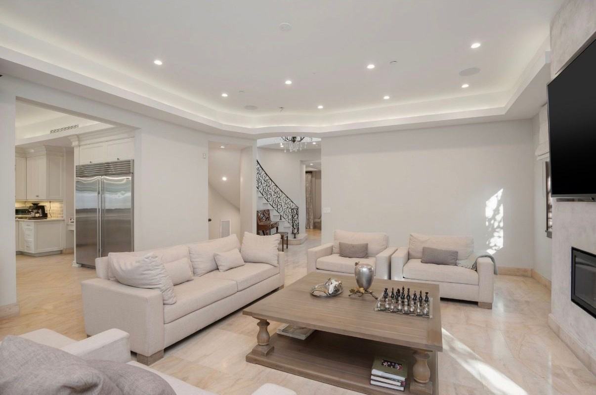 333 S Canon Dr #NA - Photo 3 of 36