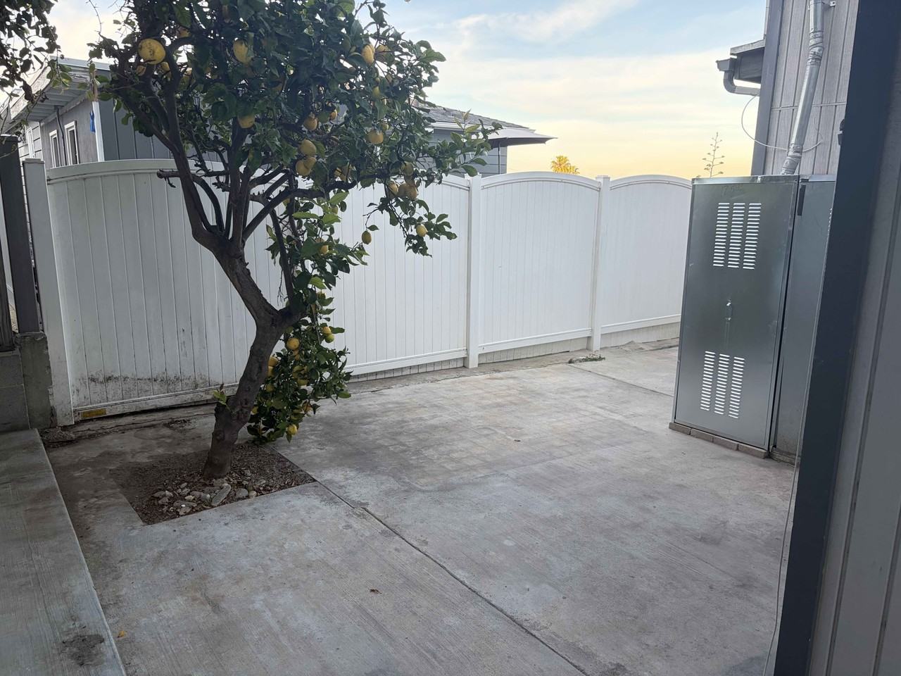 1258 W 22nd St #1258 - Photo 3 of 14