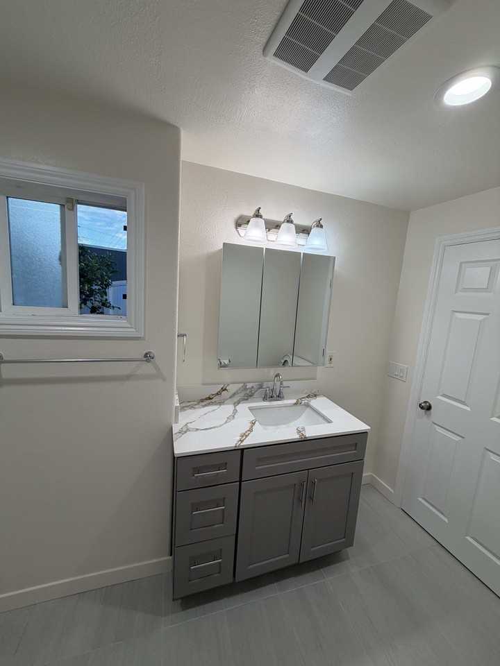 1258 W 22nd St #1258 - Photo 5 of 14