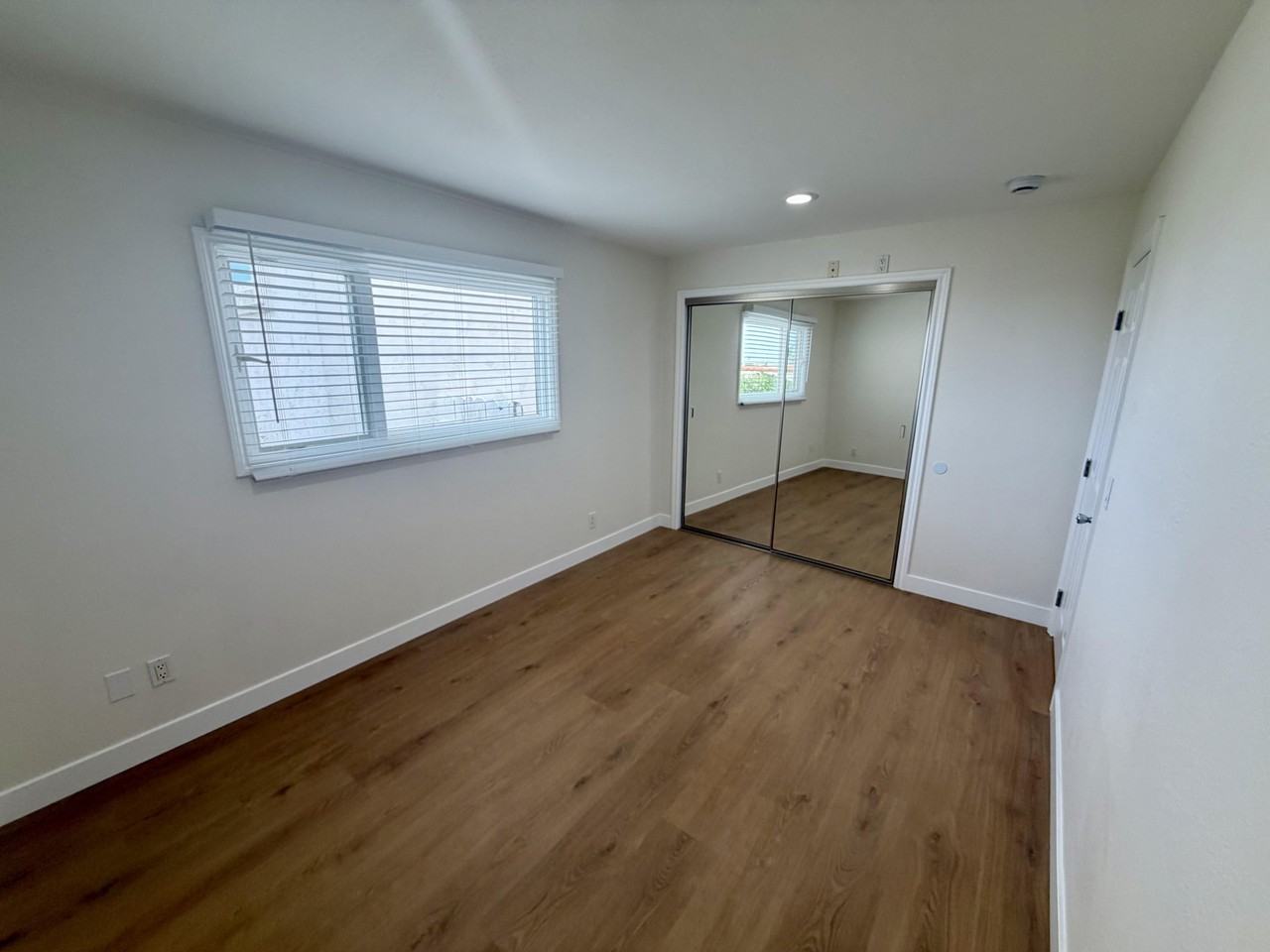 1258 W 22nd St #1258 - Photo 6 of 14