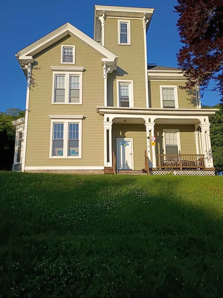 138 Laurel Hill Ave #2