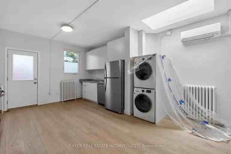 922 Queen St E #2 - Photo 5 of 13