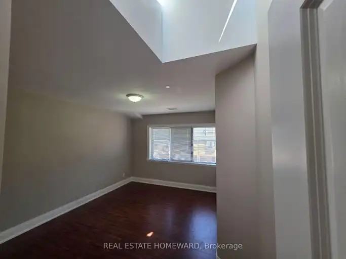 425 Queen St E #A - Photo 4 of 13