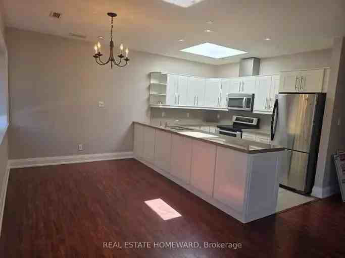 425 Queen St E #A - Photo 5 of 13