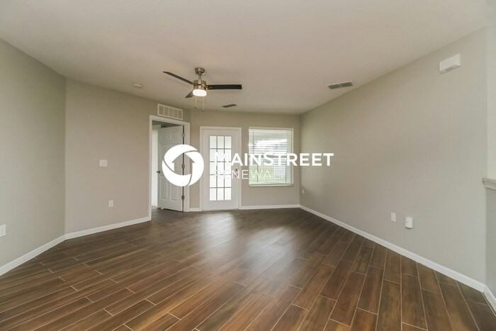 2441 Marshall Ave - Photo 3 of 16