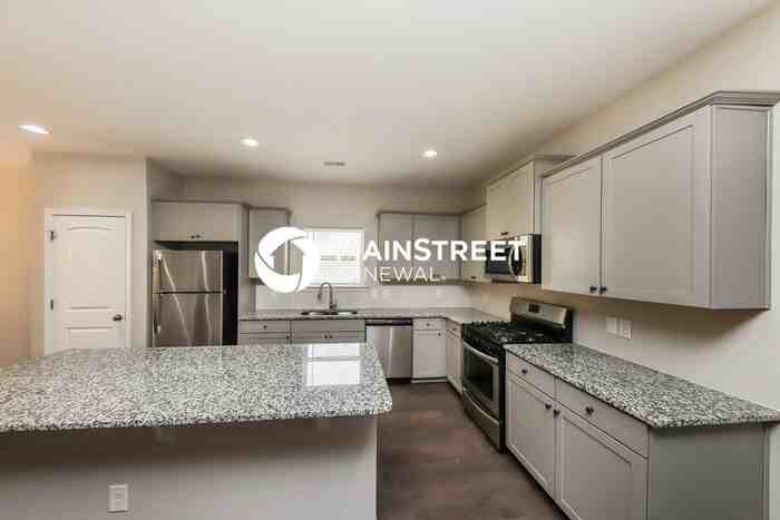 206 Arbor Dr - Photo 7 of 17