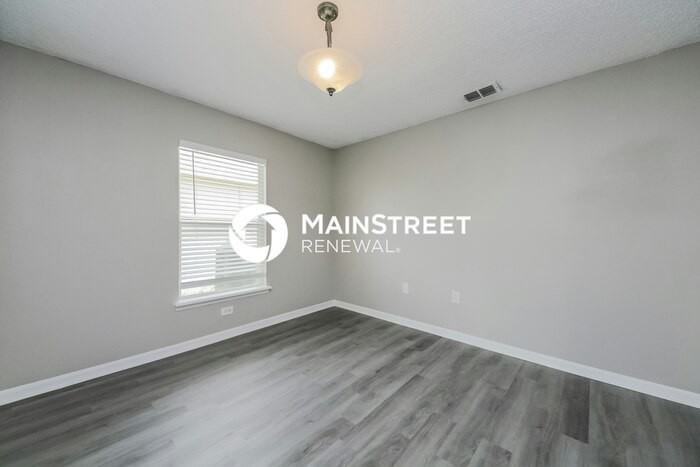17401 Silver Creek Ct - Photo 3 of 16
