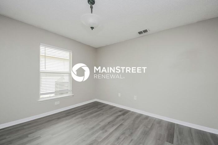 17401 Silver Creek Ct - Photo 4 of 16