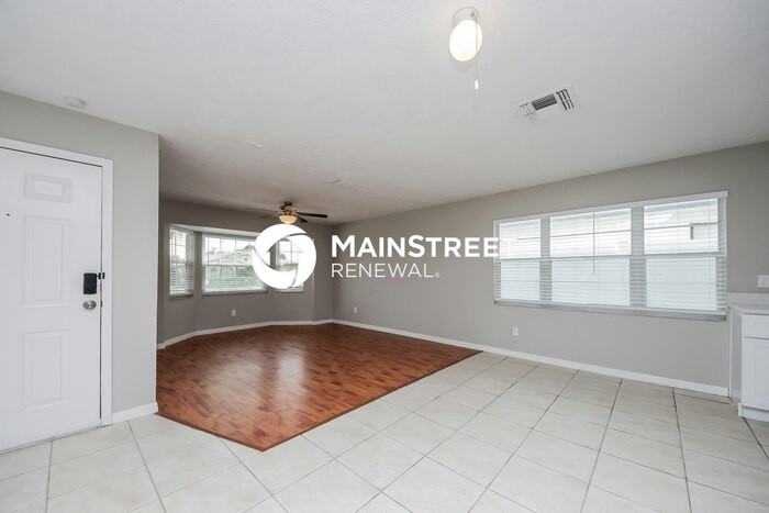 4837 Jamaica Ln - Photo 4 of 16