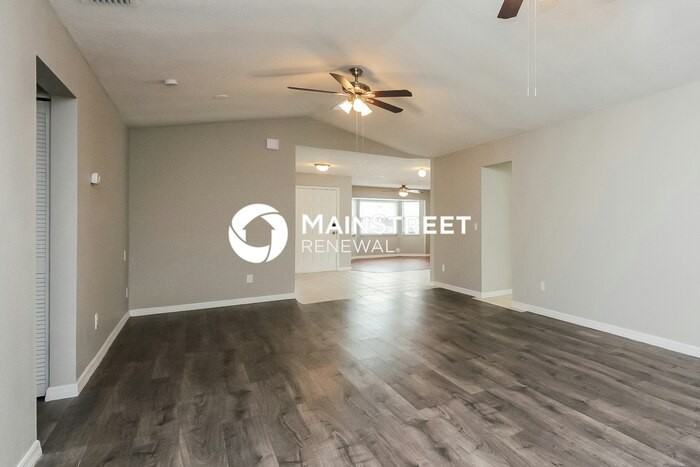 4837 Jamaica Ln - Photo 7 of 16