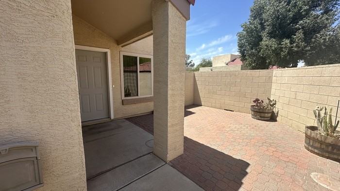 8847 N 47th Ln - Photo 3 of 18