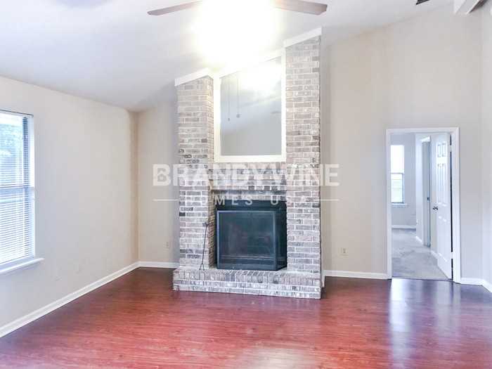 3363 Hampstead Dr - Photo 4 of 17
