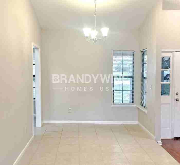 3363 Hampstead Dr - Photo 7 of 17