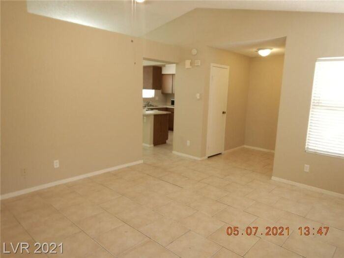 525 Dutchman Ave - Photo 5 of 22