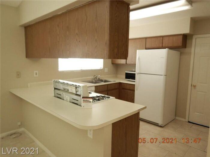 525 Dutchman Ave - Photo 6 of 22