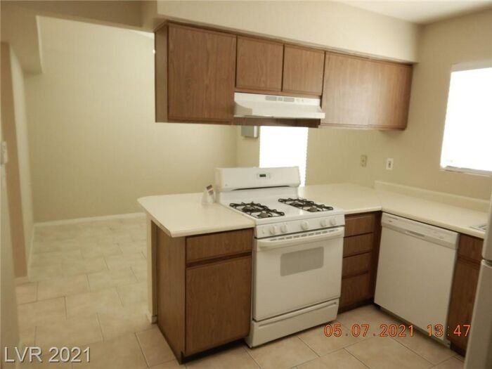 525 Dutchman Ave - Photo 7 of 22